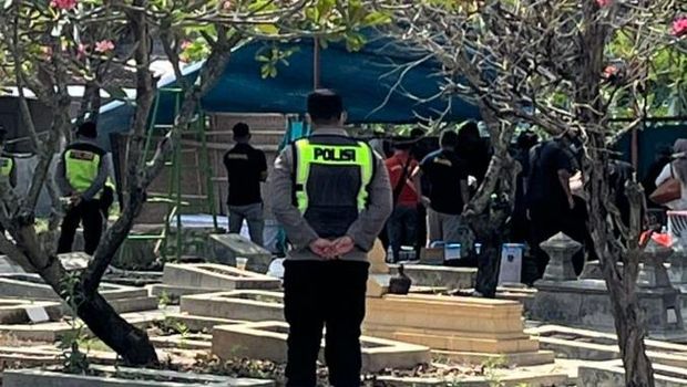 Polres Boyolali dan Biddokkes Polda Jateng melakukan eksumasi makam warga Sindon, Ngemplak, Boyolali yang diduga meninggal tak wajar, Sabtu (30/5/2026). Polres Boyolali dan Biddokkes Polda Jateng melakukan eksumasi makam warga Sindon, Ngemplak, Boyolali yang diduga meninggal tak wajar, Sabtu (30/5/2026).