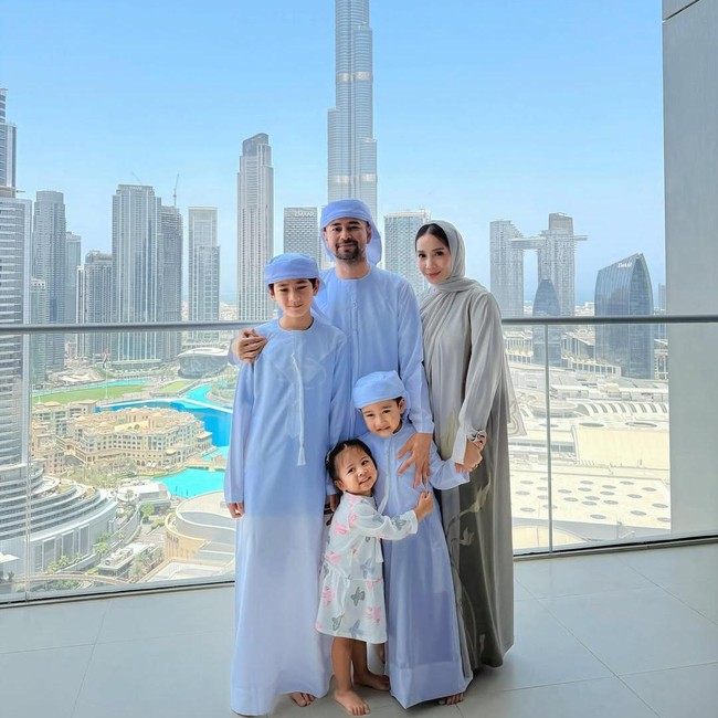 Alhamdulillah... Raffi Ahmad Lepas Rindu dengan Keluarga di Dubai Usai Haji