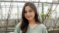 Saskia Chadwick memang sebelumnya ramai diisukan pelakor setelah hubungan Fadi Alaydrus dengan Naura Ayu kandas. Bukan cuma sekali, ia juga sempat diisukan hal serupa saat Kiesha Alvaro putus dari Ratu Sofya. (Foto: dok Instagram saskiachadwick_)