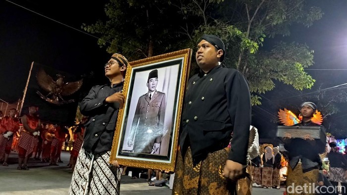 Semarak Kirab Bedol Pusaka - Lentera Awali Peringatan Hari Lahir Pancasila di Blitar