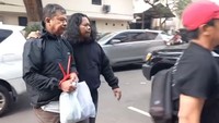 Tampang Sopir Taksi Online yang Rusak Mobil di Tol Digiring ke Polda Metro