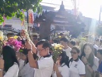 Ribuan Umat Buddha Palembang Kelilingi Vihara Saat Perayaan Waisak