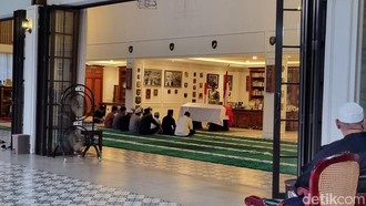 Jenazah Eks Menhan Ryamizard Ryacudu Tiba di Rumah Duka, Pelayat Berdatangan