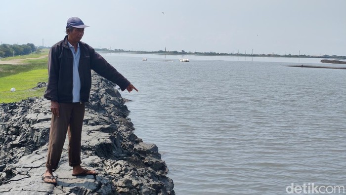Tanggul penahan lumpur Lapindo di titik 71 ditinggikan.