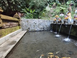 Tempat melukat (petirtaan) di Pura Taman Magenda. Melukat diyakini bisa mencerahkan batin, menjaga keseimbangan hidup, mendapat pengampunan, dan meraih energi positif.