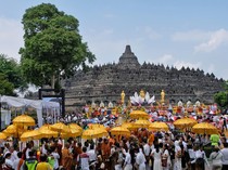 Waisak dan Pesan Damai yang Bergema dari Berbagai Daerah