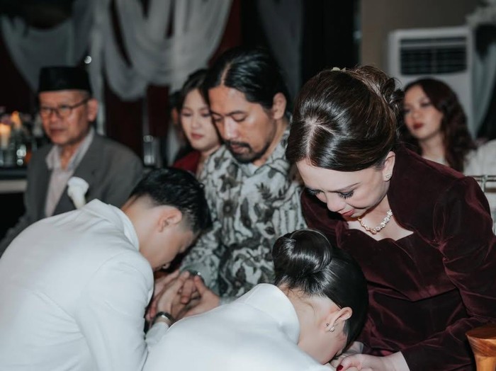 Surprise! Zara Adhisty Bagikan Foto Pernikahan dengan Tsaqib