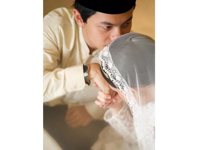 Surprise! Zara Adhisty Bagikan Foto Pernikahan dengan Tsaqib
