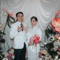 “Dia itu nggak ribet. Dia itu bebas gue mau pakai baju gimana, mau gue main sama siapa. Yang penting menurut dia, selagi kita pacaran, saling jujur saja, saling terbuka. Nggak dituntut apa-apa juga gue, nggak yang harus kabarin, harus live location, ujar Zara soal alasannya menyukai Tsaqib. Foto: Instagram @zaraadhsty