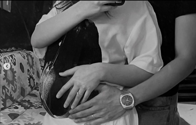 Di slide terakhir, Zara membagikan foto baby bump di perutnya. Akhirnya bisa berbagi kabar bahagia yang selama ini kami jalani berdua. Memulai lembaran baru hidup bersama, tulis keterangan di unggahan tersebut. Foto: Instagram/@zaraadhsty