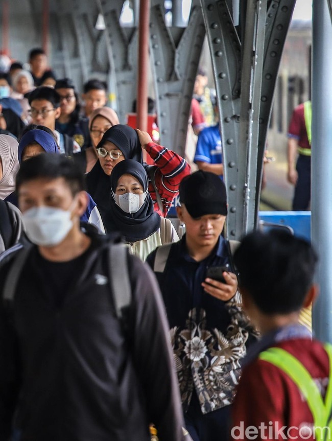 14 Ribu Penumpang Arus Balik Tiba di Stasiun Pasar Senen