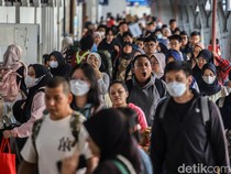 14 Ribu Penumpang Arus Balik Tiba di Stasiun Pasar Senen