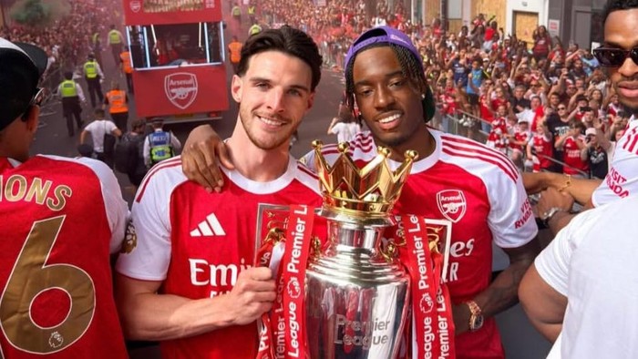 Noni Madueke dan Declan Rice.