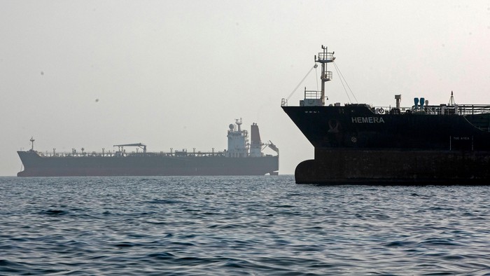 Selat Hormuz masih terblokir dan serangan berlanjut, meskipun ada negosiasi gencatan senjata (Getty Images)