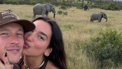 Dari Momen Kebetulan Dua Lipa-Callum Turner, Turun ke Hati