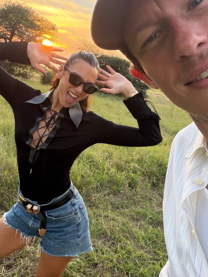 Dari Momen Kebetulan Dua Lipa-Callum Turner, Turun ke Hati