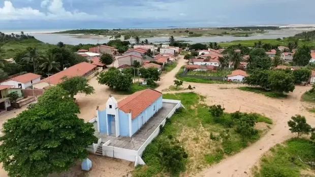 Desa nelayan yang terkubur gundukan pasir