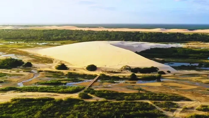 Desa nelayan yang terkubur gundukan pasir