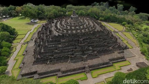 Dokumentasi Candi Borobudur dengan teknologi 3D Gaussian Splatting (3DGS) dan Antigravity A1, drone 360° pertama di dunia.