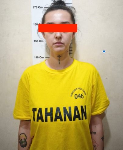 F, mantan artis yang jadi model dalam komplotan scammer jaringan internasional bermarkas di Solo Baru, Sukoharjo. Diunggah Senin (1/6/2026). F, mantan artis yang jadi model dalam komplotan scammer jaringan internasional bermarkas di Solo Baru, Sukoharjo. Diunggah Senin (1/6/2026).