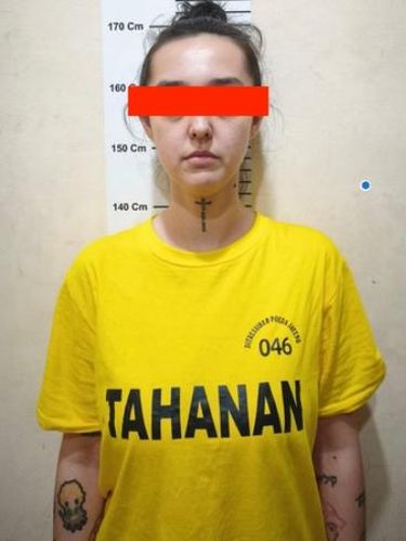 F, mantan artis yang jadi model dalam komplotan scammer jaringan internasional bermarkas di Solo Baru, Sukoharjo. Diunggah Senin (1/6/2026).