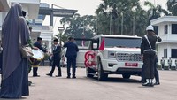 Sambangi Kemhan, Gibran Melayat Ryamizard Ryacudu