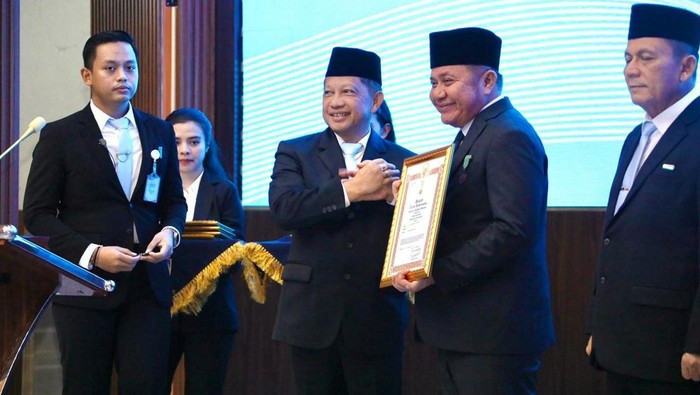 Gubernur Sumsel Raih Tanda Kehormatan Satyalancana Wira Karya