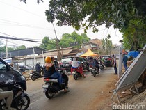 Video: Lalin Arah Depok Dialihkan Imbas Perbaikan Jalan di Lenteng Agung
