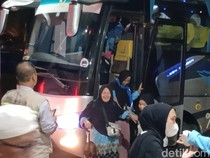 Video: Kloter Pertama Jemaah Haji Embarkasi Batam Tiba di Tanah Air