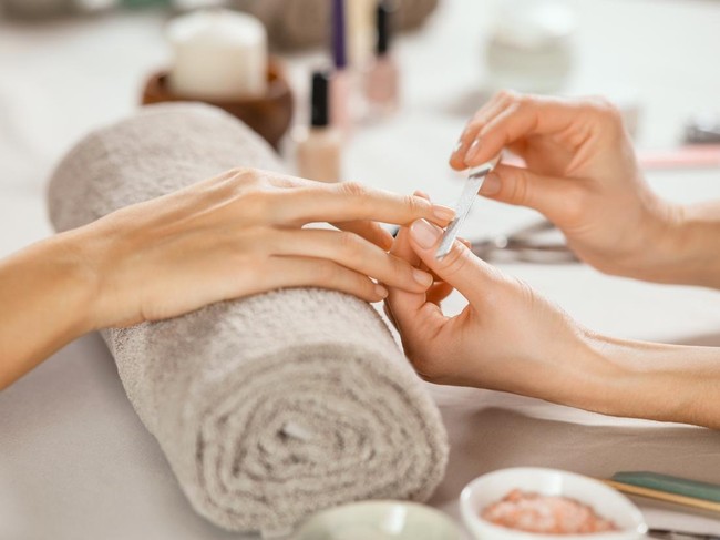 Kisah Perempuan Alami Kanker Kulit Usai Manicure, Dokter Bagikan Cara Aman Merawat Kuku