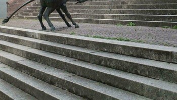 Handrail-nya menarik banget. Gak cuma besi panjang biasa, tetapi dibuat lebih kreatif. Foto: Bored Panda