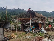 Korban Tanah Gerak Tegal Nekat Bangun Rumah Lagi di Lokasi Bencana