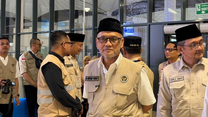 Menteri Haji dan Umrah RI Mochamad Irfan Yusuf melepas kepulangan jemaah haji di Bandara King Abdul Aziz, Jeddah, Arab Saudi, pada Minggu (31/5/2026).