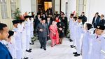 Potret Hangat Prabowo dan Mega di Hari Lahir Pancasila: Gandengan-Salami Siswa