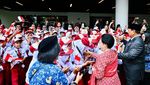 Potret Hangat Prabowo dan Mega di Hari Lahir Pancasila: Gandengan-Salami Siswa