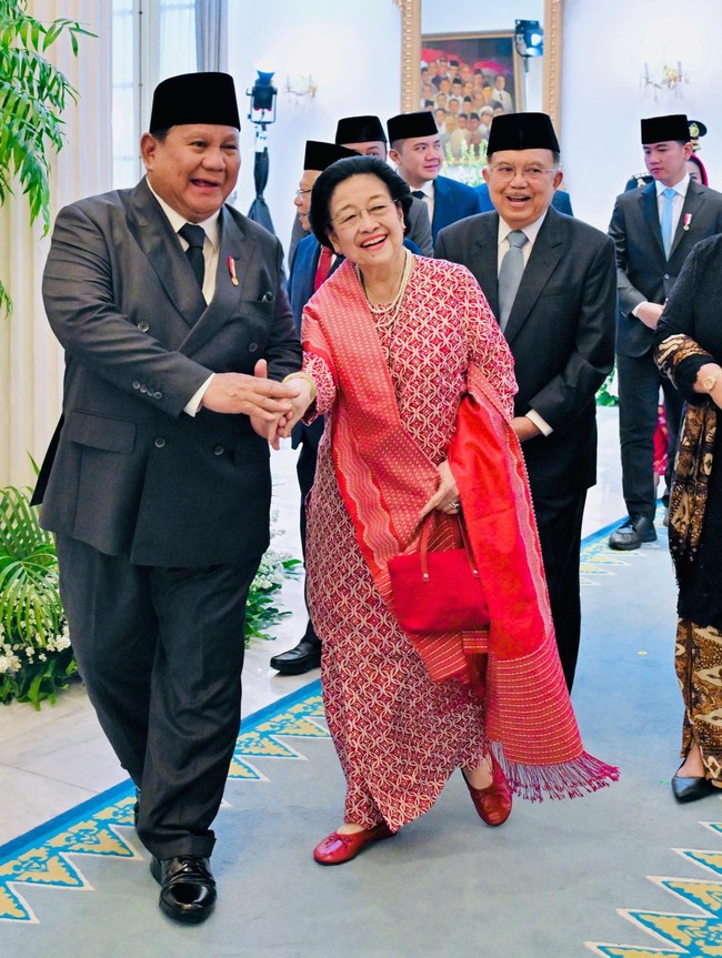 Potret Hangat Prabowo dan Mega di Hari Lahir Pancasila: Gandengan-Salami Siswa