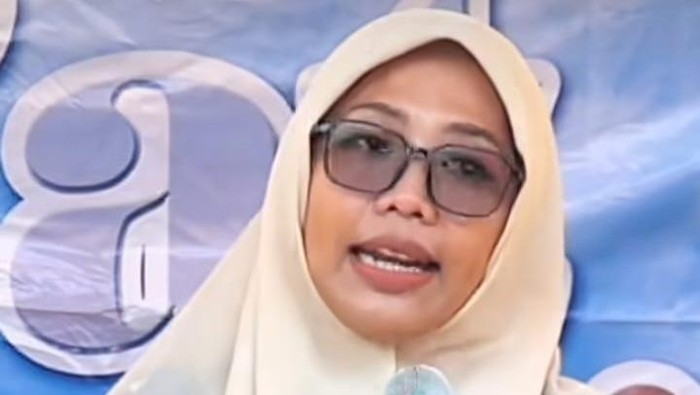 Ning Sisca Farisa Dhona saat ceramah soal pencabulan berkedok pesantren di Malang.