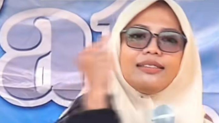 Ning Sisca Farisa Dhona saat ceramah soal pencabulan berkedok pesantren di Malang.