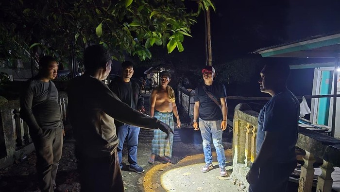 Polisi mengecek lokasi duel maut di Ogan Ilir