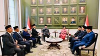 Momen Prabowo Bincang Bareng Megawati hingga Gibran di Hari Lahir Pancasila