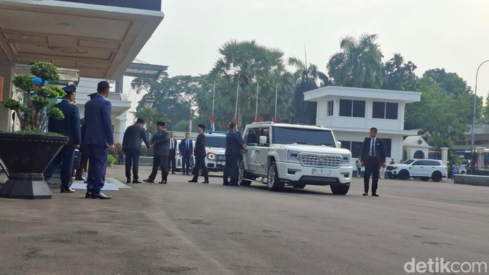 Presiden Prabowo Subianto menghadiri persemayaman mendiang eks Menhan Ryamizard Ryacudu di Kementerian Pertahanan, Jakarta Pusat. (Belia/detikcom)