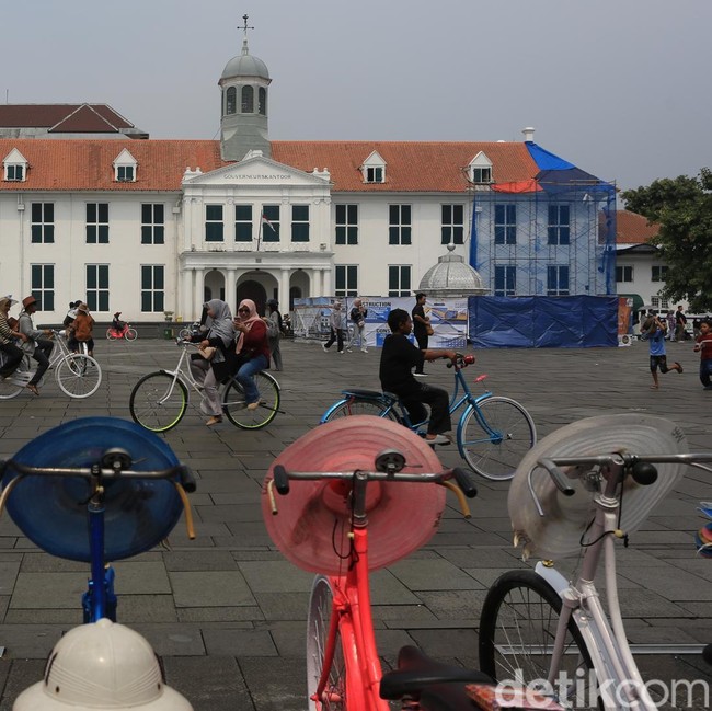 Ribuan Pengunjung Nikmati Libur di Kota Tua