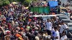 Aksi Protes Peternak Blitar Bagikan 1 Juta Telur Gratis