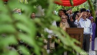 Turut hadir pula Luhut Binsar Pandjaitan yang menyampaikan belasungkawa kepada keluarga almarhum. Kehadiran para pejabat mencerminkan penghormatan atas jasa dan pengabdian Ryamizard bagi bangsa.