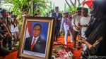 Ryamizard Ryacudu Dimakamkan Secara Militer di TMP Kalibata
