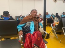 Suka Duka Mbah Sarjo Naik Haji: Tumbang di Arafah, Pulang Bawa Boneka Unta