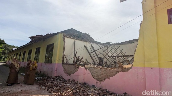 Sekolah di Tulungagung yang ambruk akan segera dibangun Pemkab.
