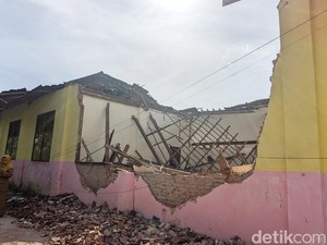 Sekolah yang Ambruk Segera Dibangun Ulang Pemkab Tulungagung