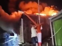 Kebakaran Rumah di Sabutung Makassar, Damkar Dikerahkan