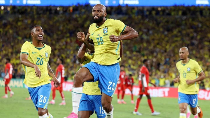 Soccer Football - International Friendly - Brazil v Panama - Estadio Maracana, Rio de Janeiro, Brazil - May 31, 2026 Brazils Igor Thiago celebrates scoring their fifth goal with teammates REUTERS/Pilar Olivares